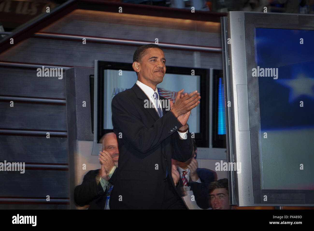 Illinois State Senator und zukünftigen Präsidenten Barrack Obama gibt historische Rede bei der Democratic National Convention 2004 in Boston fliehen Stockfoto