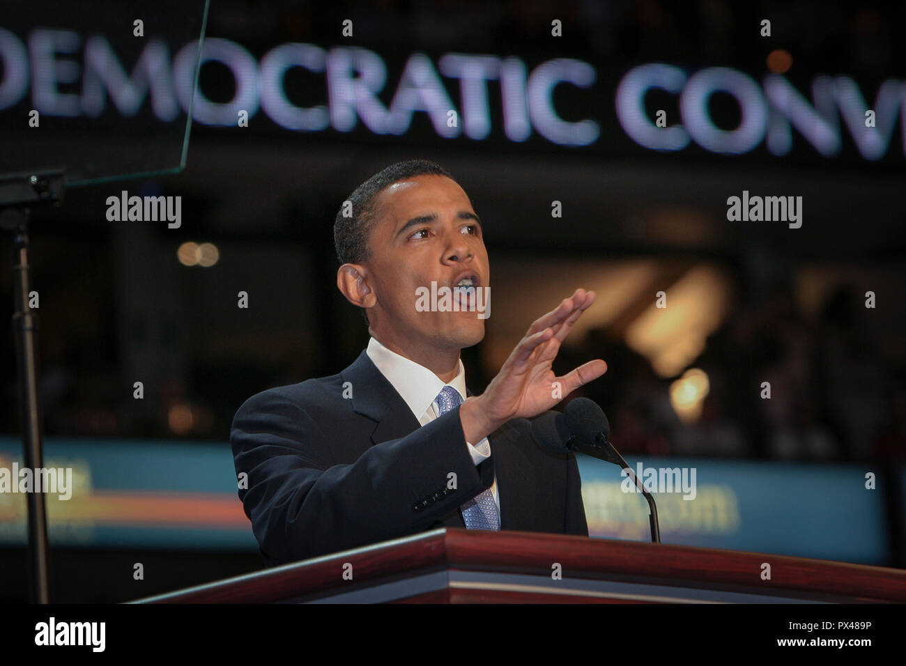 Illinois State Senator und zukünftigen Präsidenten Barrack Obama gibt historische Rede bei der Democratic National Convention 2004 in Boston fliehen Stockfoto