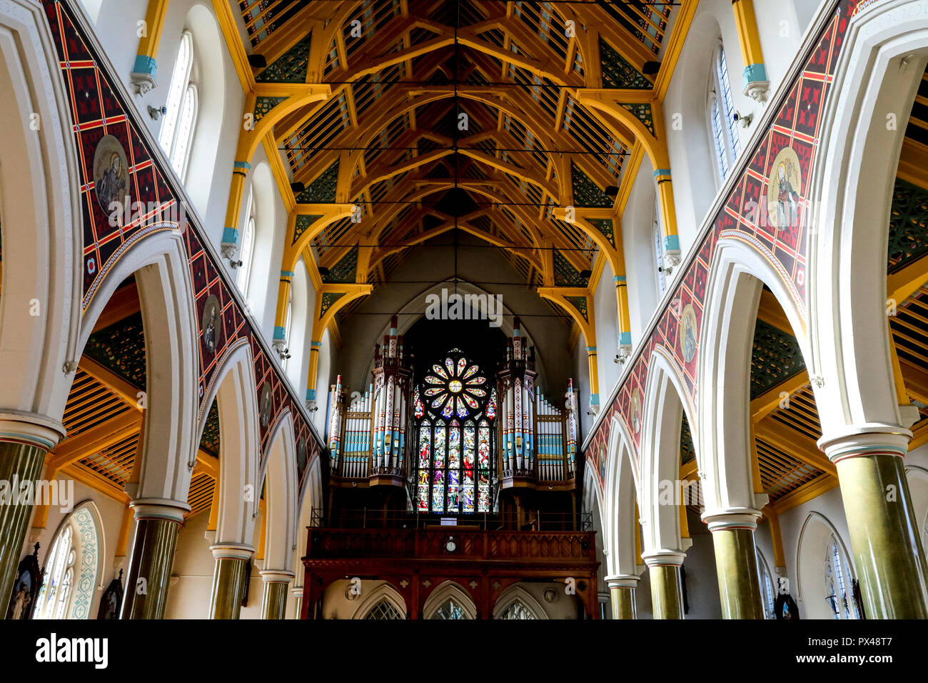 St. Peter katholische Kathedrale, Belfast, Nordirland. Kirchenschiff. Ulster, Großbritannien Stockfoto