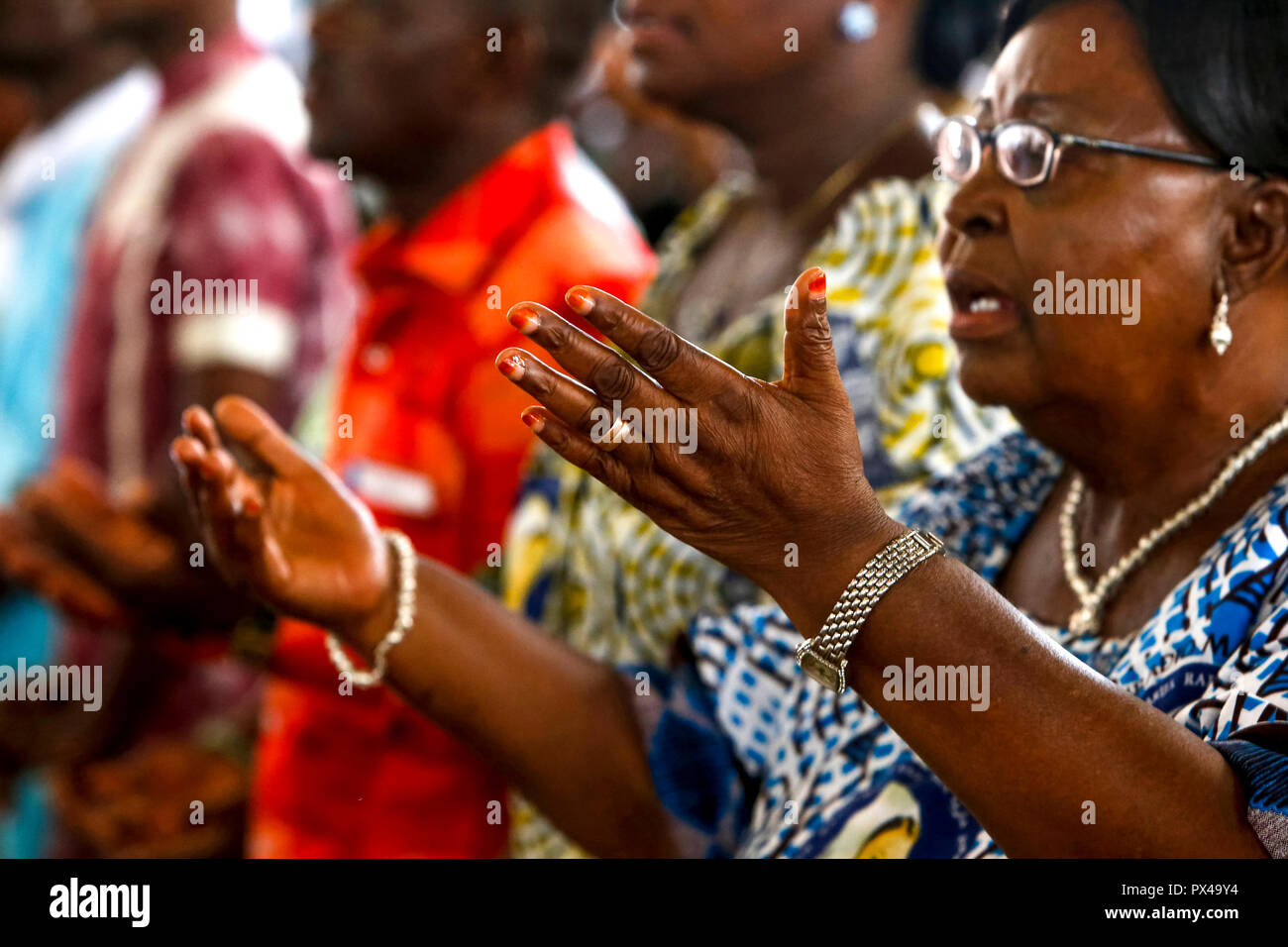 Feier zum 20. Jahrestag von Radio Maria in Cristo Risorto de Hedzranawoe katholische Pfarrkirche, LomÃ©, Togo. Stockfoto