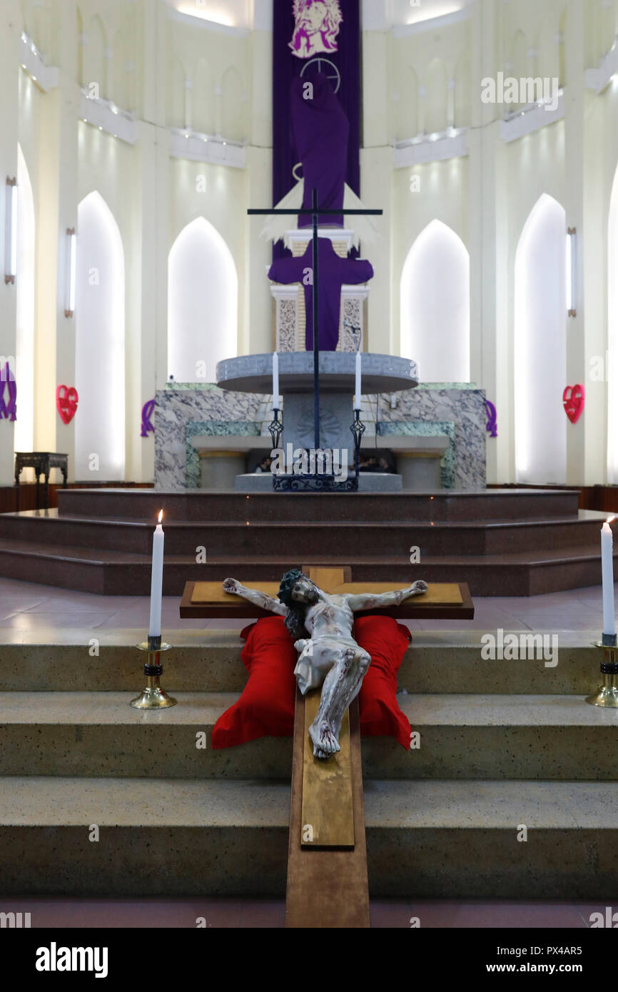 Gia Dinh Kirche. Heilige Woche. Karfreitag. Jesus am Kreuz. Ho Chi Minh City. Vietnam. Stockfoto