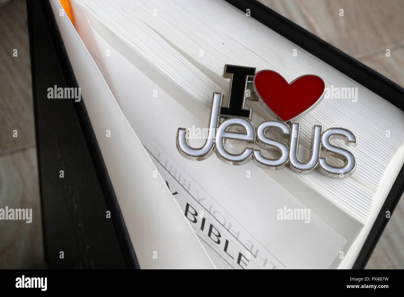 Ich liebe Jesus Stift mit der Heiligen Bibel. Stockfoto