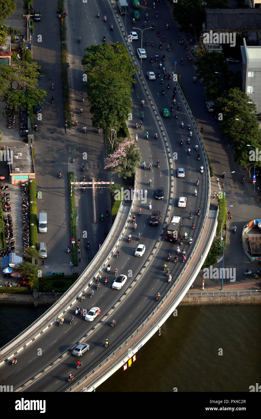 Brücke über den Kanal. Bezirk 1. Ho Chi Minh City. Vietnam. Stockfoto