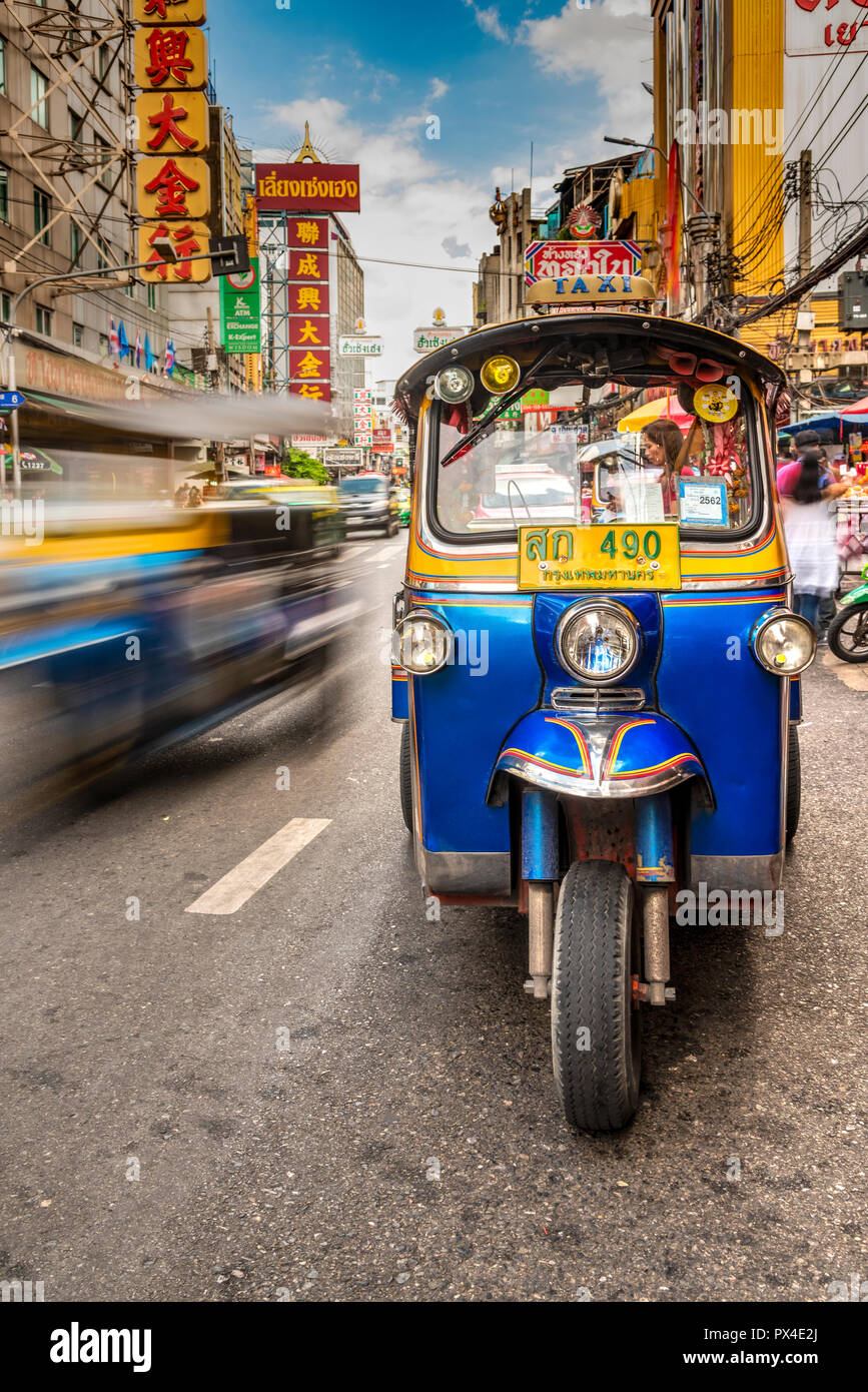 Tuk Tuk Dreirad Taxi, Yaowarat Road, Chinatown, Bangkok, Thailand Stockfoto