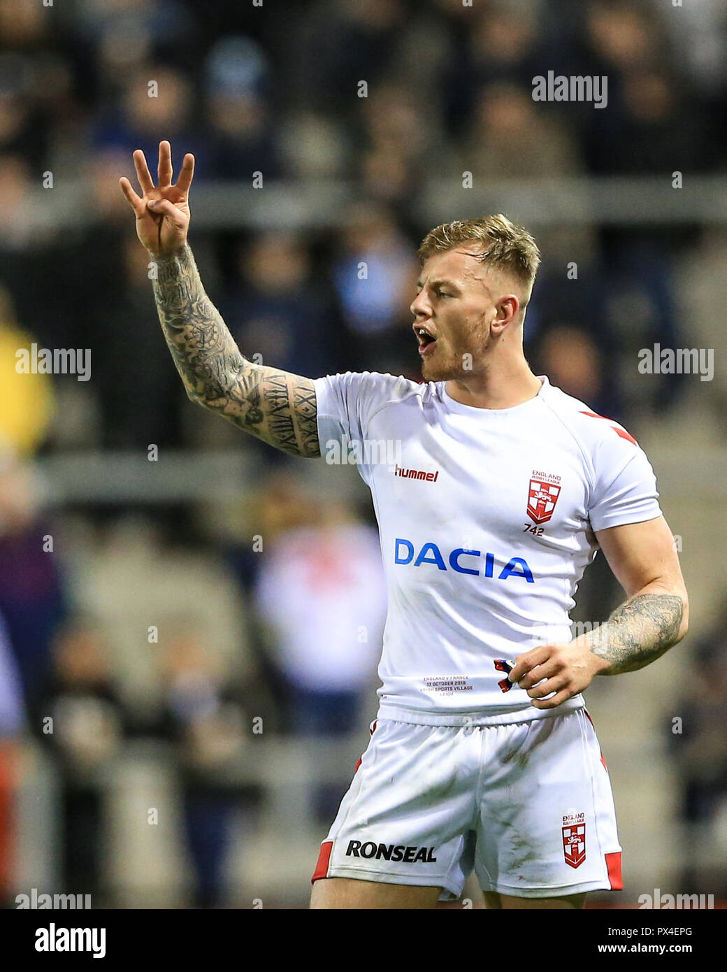 17. Oktober 2018, Leigh Sports Village, Leigh, England; Rugby League International, England v France; Tom Johnstone in England sagt, ich möchte meine her versuchen, nachdem Einsacken einer ersten Hälfte hat-Trick auf seinen England Anfang der Credit: Mark Cosgrove/News Bilder Stockfoto