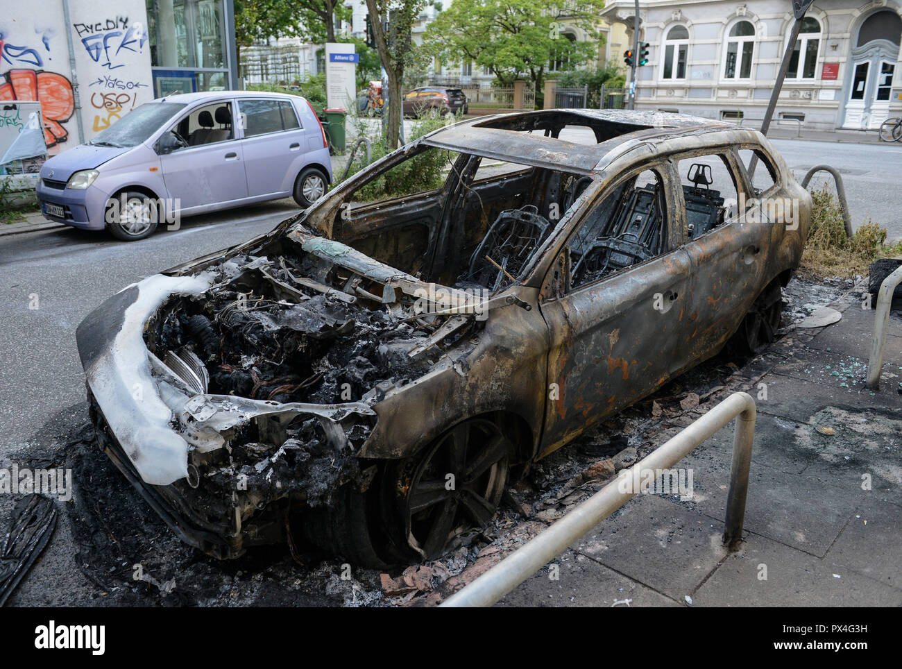 Deutschland, Hamburg, G-20-Gipfel, Unruhen, Radikale haben Autos auf den Straßen/Deutschland, Hamburg, G20-Gipfel in Hamburg Randale verbrannt, abgebrannte Autos Stockfoto