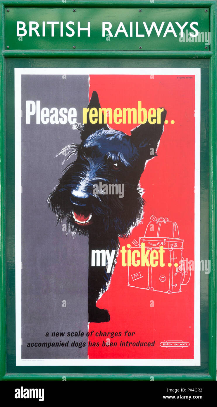 Vintage British Railways Bahn Werbeplakat, Swanage Bahnhof, Dorset, England, UK - bitte denken Sie daran, Ticket für Hund Stockfoto