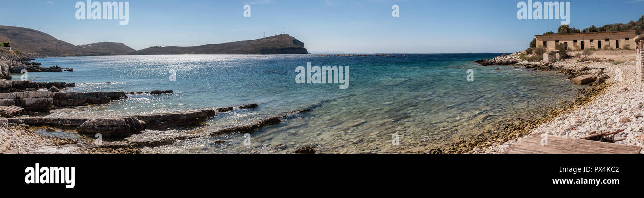 Porto Palermo Bucht an einem sonnigen Tag, Albanien Stockfoto