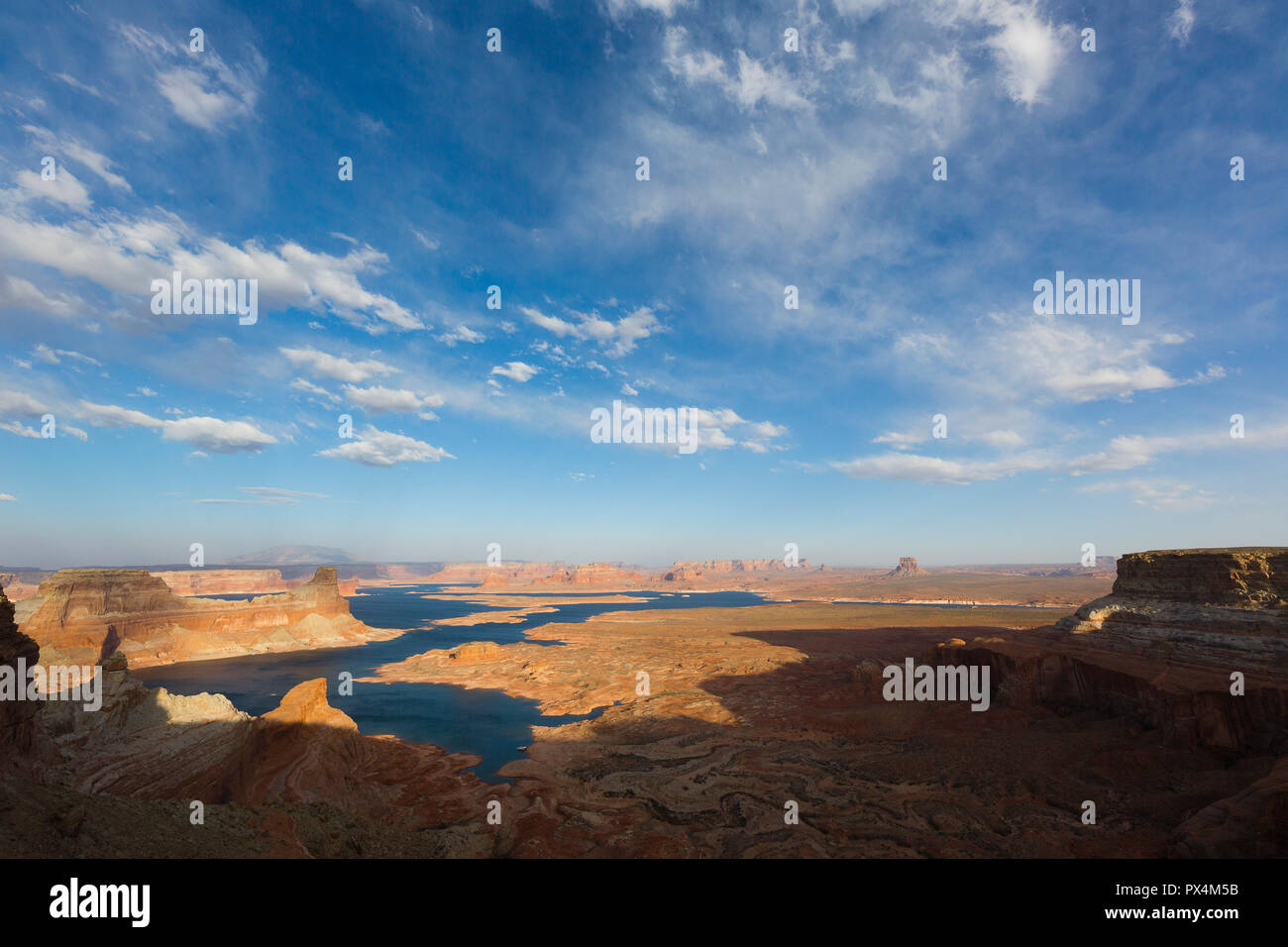 Alstrom Point, AZ, USA. Spektakuläre Aussicht auf Lake Powell vom am Alstrom Point übersehen. Stockfoto