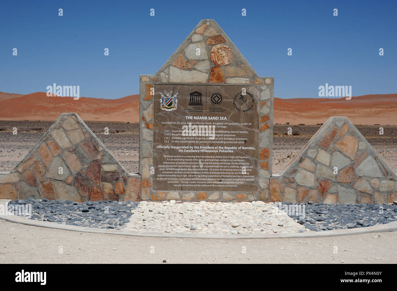 Denkmal für das UNESCO-Welterbe Namib-Sandmeer, Sossusvlei, Namib, Namib-Naukluft-Nationalpark, Namibia, Afrika Stockfoto