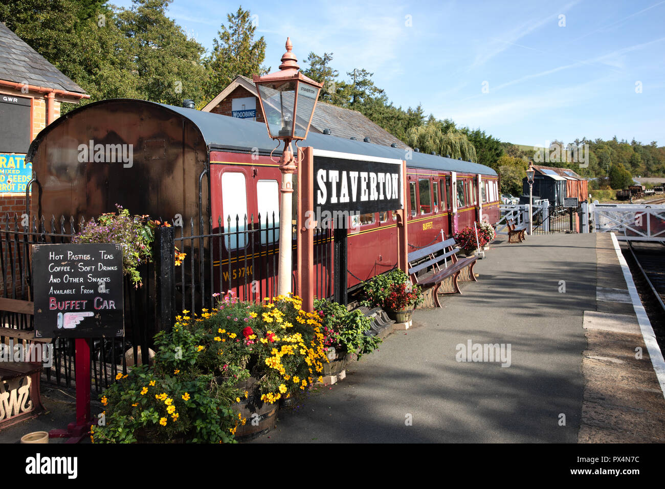 Staverton Station, auf der South Devon Railway Line (Museumsbahn). Stockfoto