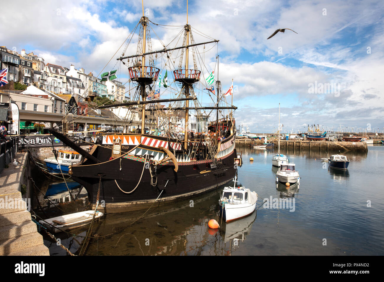 Eine Replik der Golden Hind in Brixham, Devon, Großbritannien Stockfoto