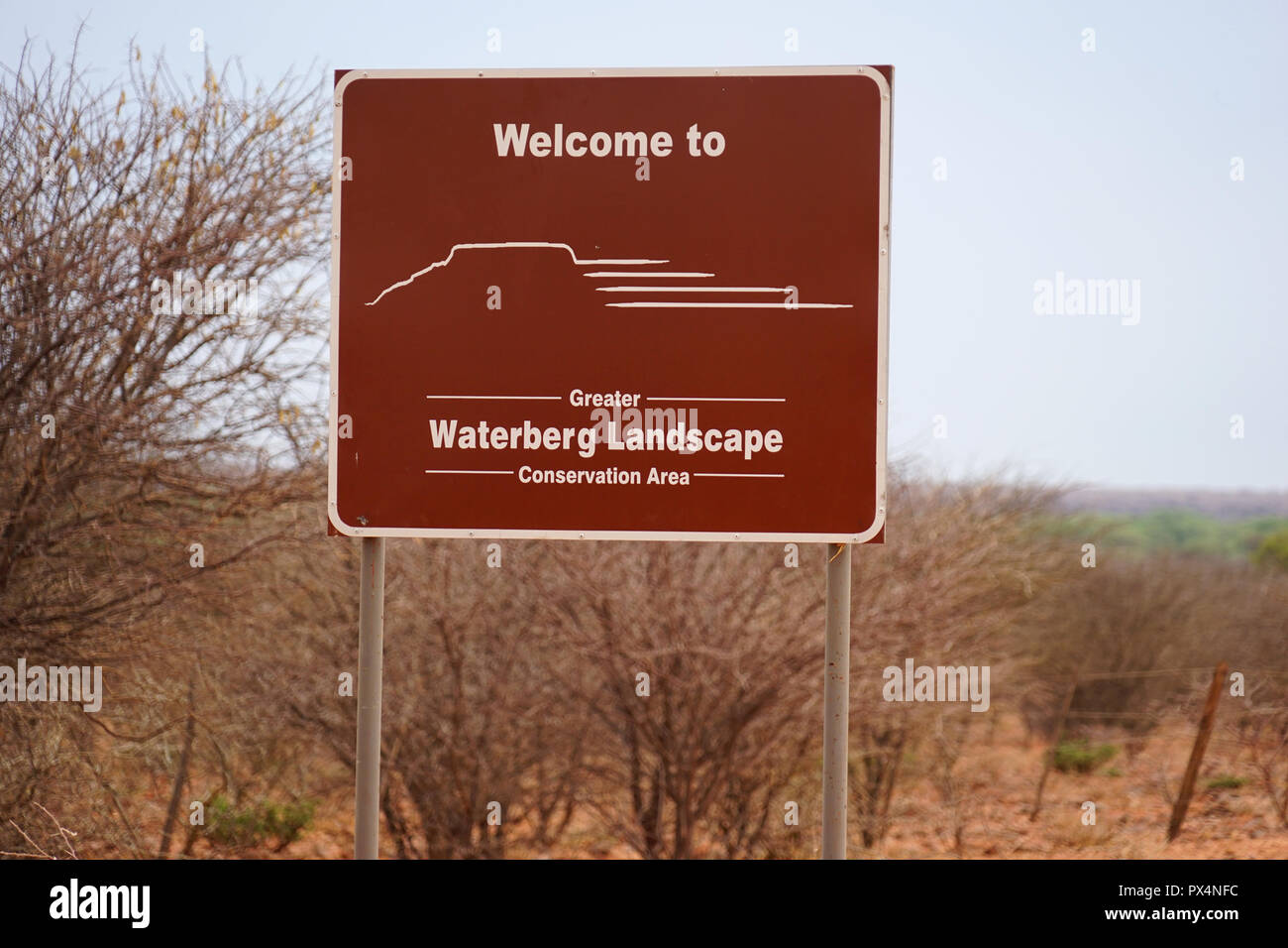 Hinweisschild "Willkommen zum Waterberg Landschaft', Windhoek, Namibia, Afrika Stockfoto