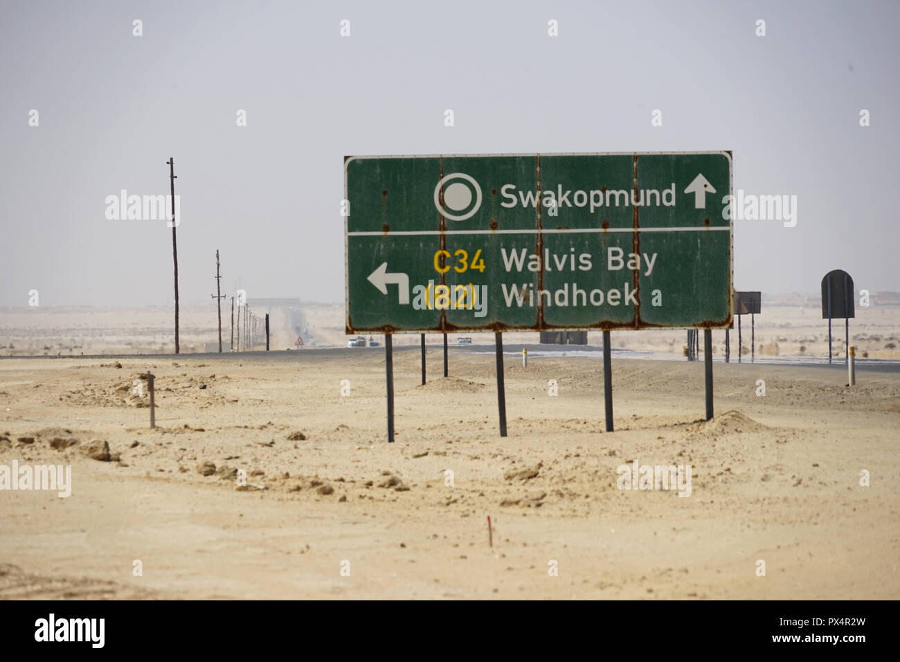 Straßenschild, Straße C34 / Swakopmund und Walvis Bay, Republik Namibia, Afrika Stockfoto