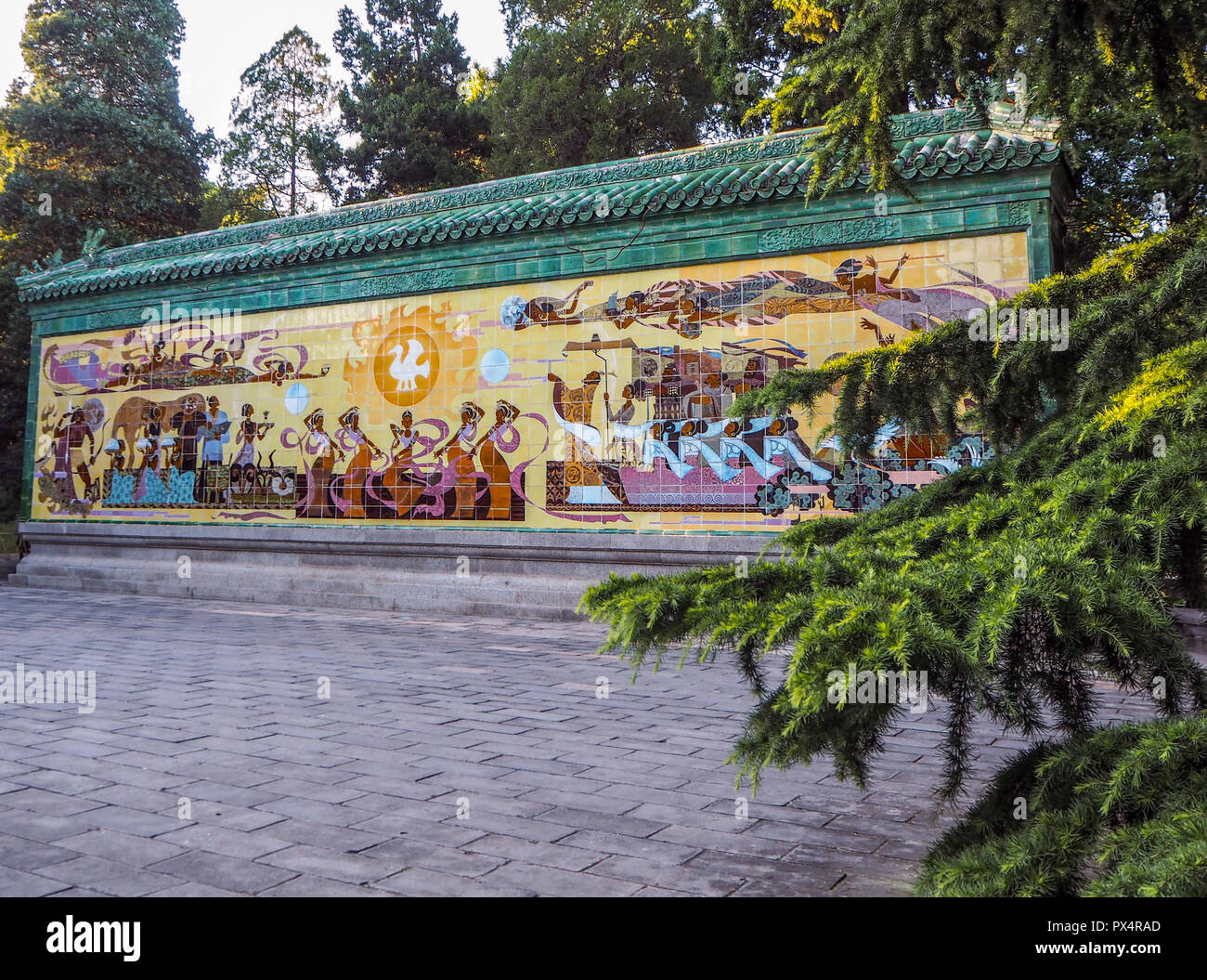 15 Meter langen Chinesischen Wandgemälde, das die Anbetung Ritual der Sonne im Tempel der Sonne im Chaoyang District, Beijing, China Stockfoto