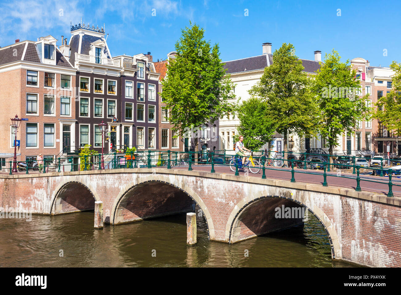Amsterdam Brücke Bögen über den Keizergraht Kanal an der Kreuzung mit der leidsegracht Kanal Amsterdam Niederlande Holland EU Europa Stockfoto