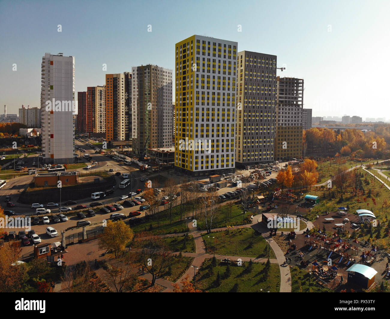 Chimki, Russland - 17. Oktober. 2018. Moderne Wohngebäude in Levoberezhny Bezirk Stockfoto