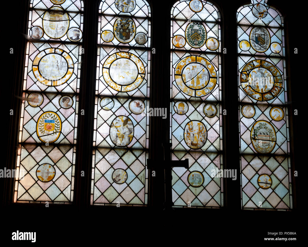 Stained Glass roundels in St. Mary's Church, Gayton, Northamptonshire, England, Großbritannien Stockfoto