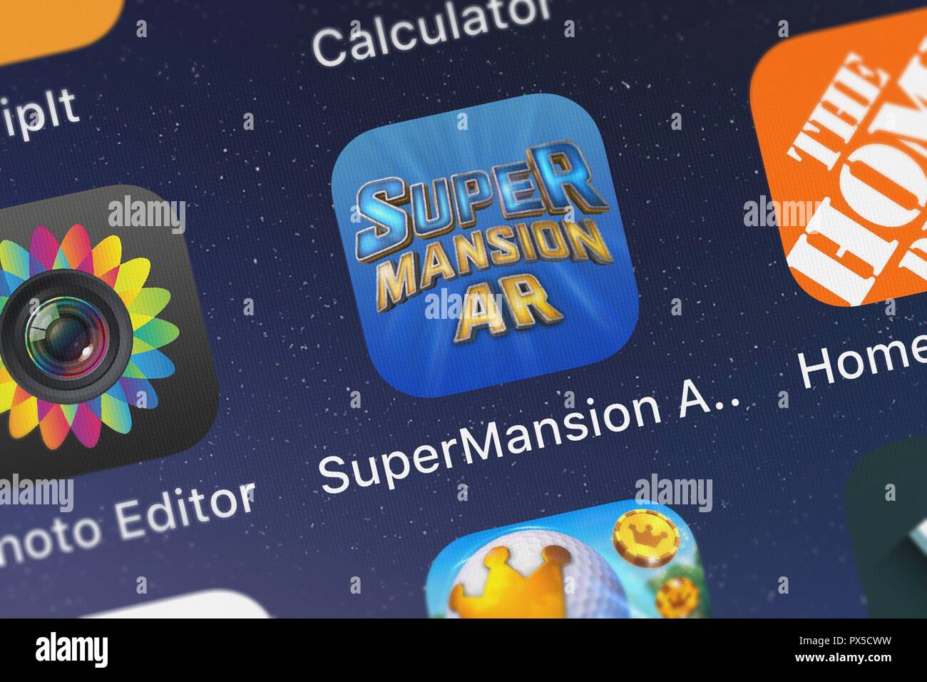 London, Großbritannien, 19. Oktober 2018: Screenshot der mobile App SuperMansion AR von Sony Pictures Television. Stockfoto