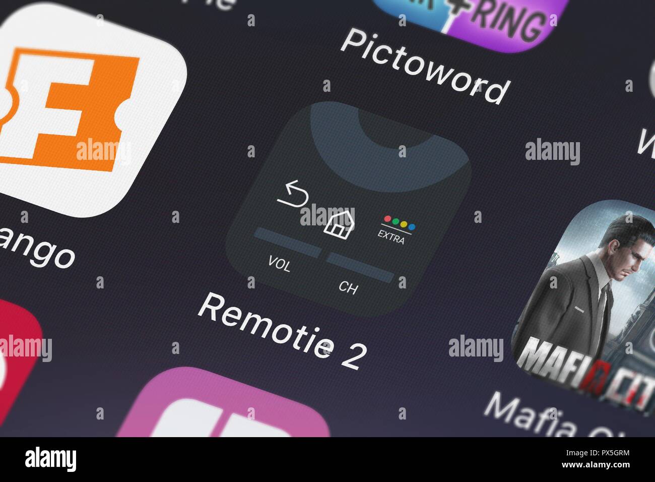 London, Großbritannien, 19. Oktober 2018: Die Remotie 2: Samsung TV-Fernbedienung mobile App von Kraftwerk 9 Inc auf einem iPhone Bildschirm. Stockfoto