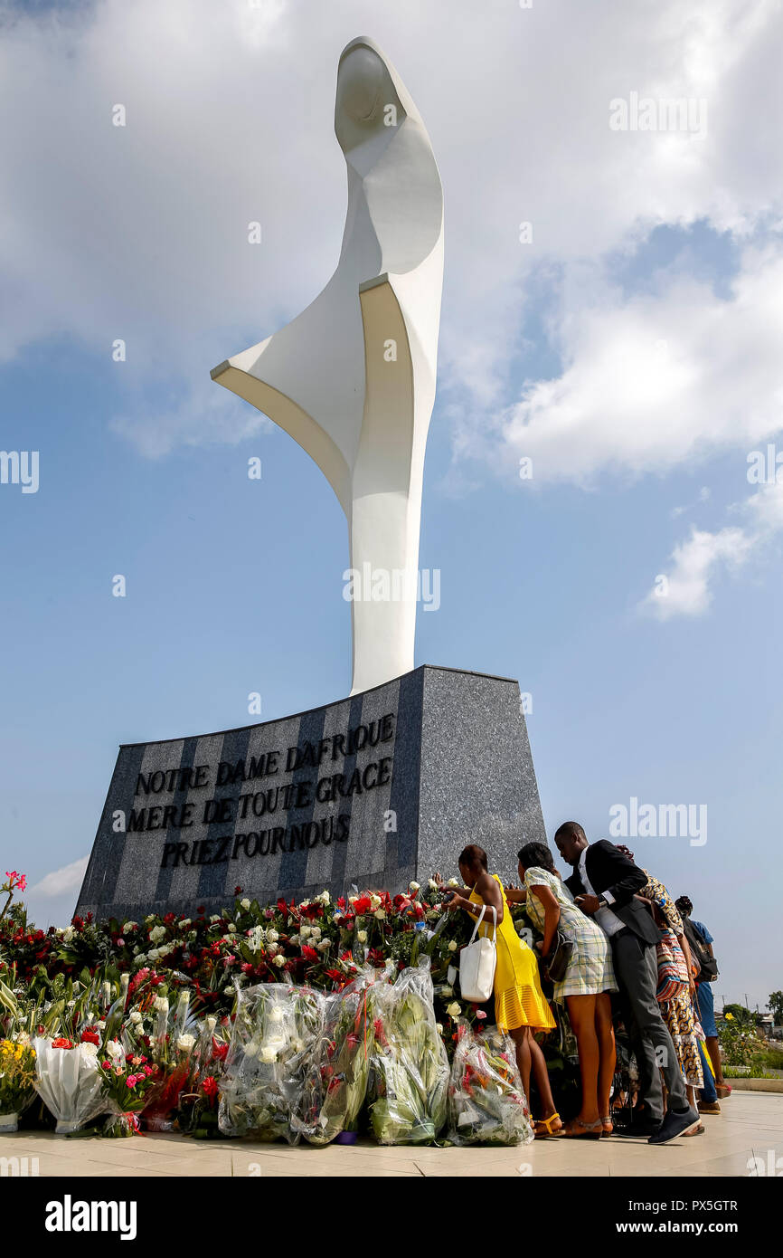 Pilger an Unsere Liebe Frau von Afrika katholische Heiligtum, Abidjan, Elfenbeinküste. Stockfoto