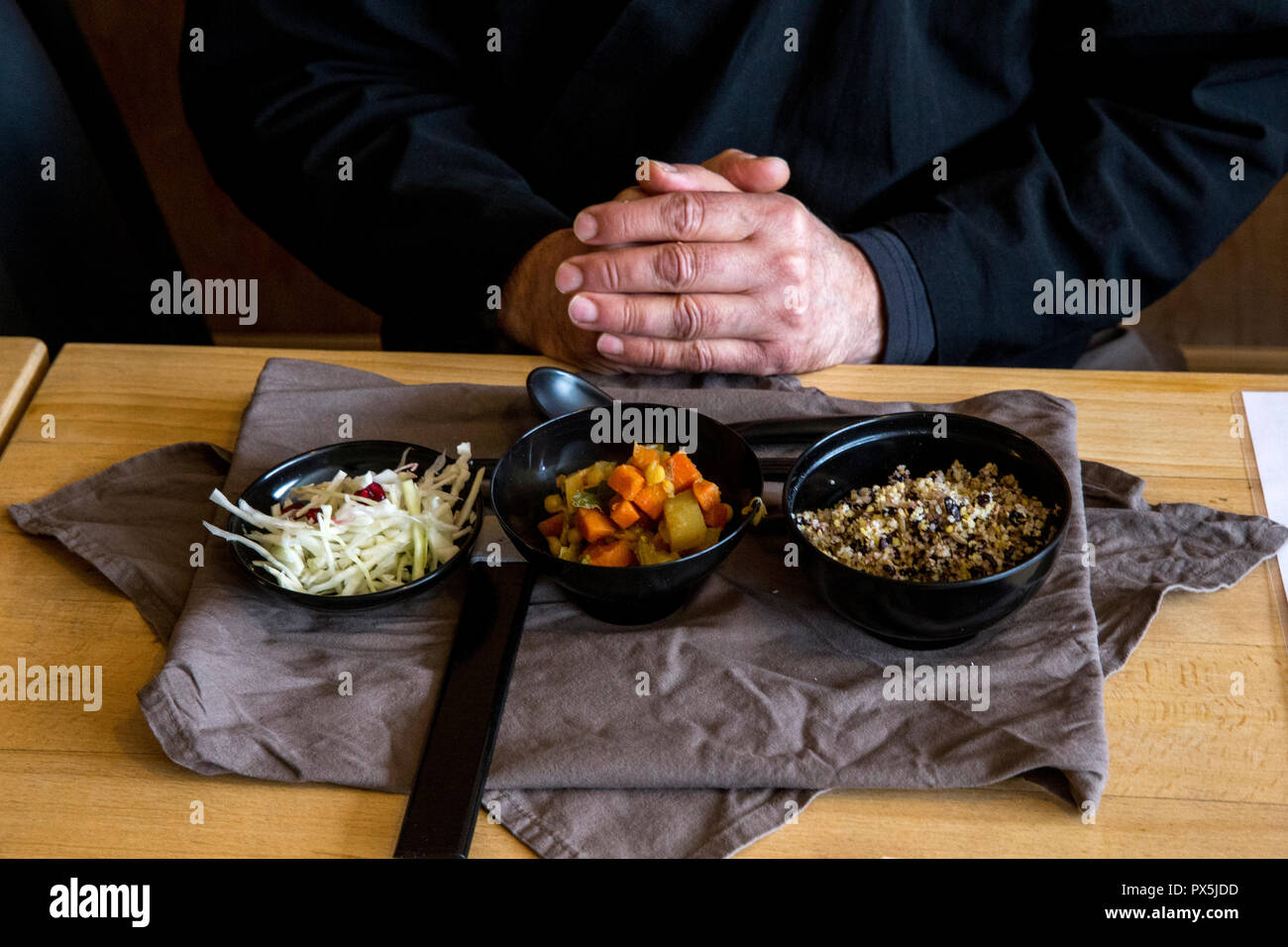Mahlzeit während einem Sesshin (Retreats) Lanau Zen Center, Frankreich. Stockfoto