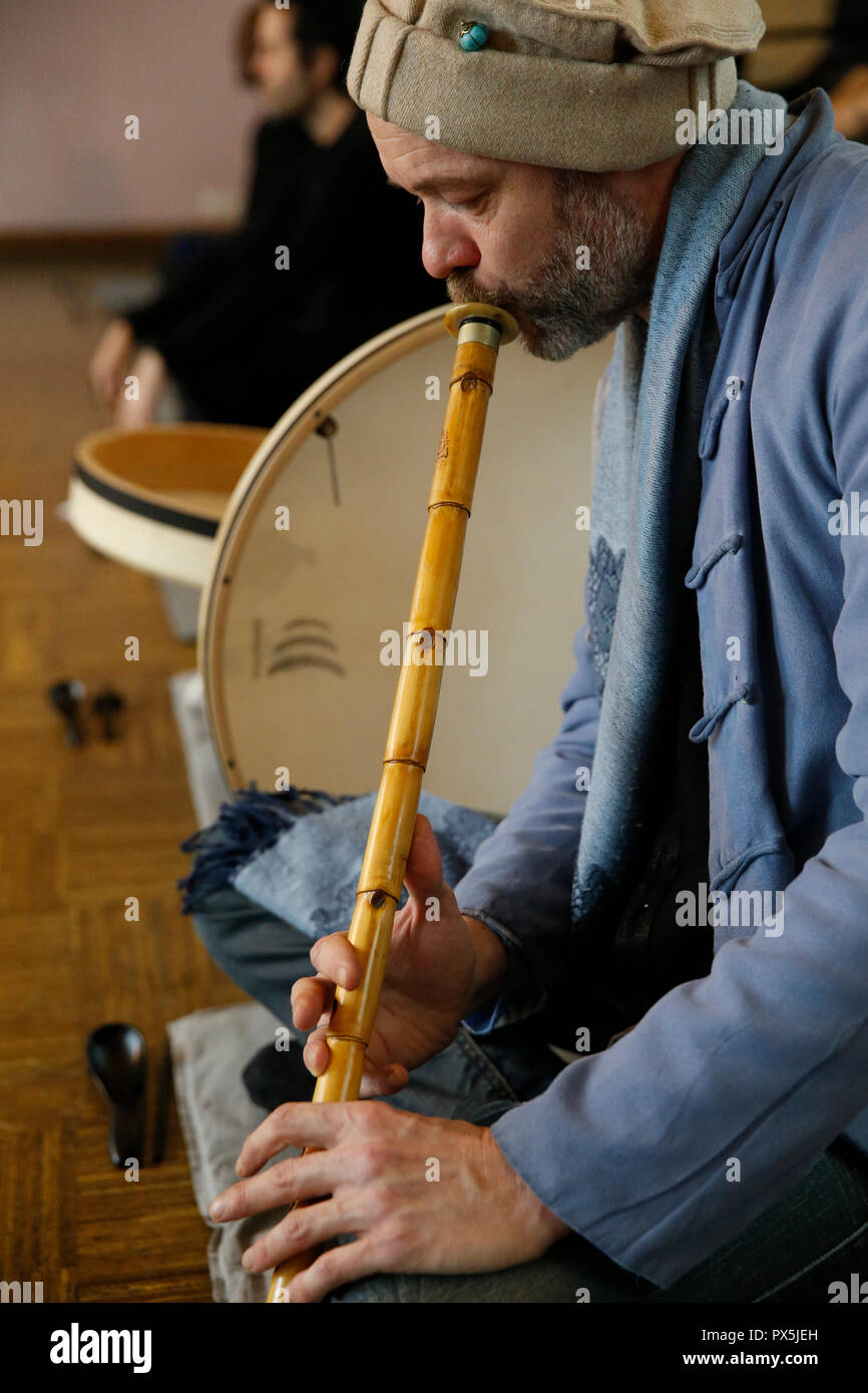 Sufi Musiker sie an einer Zen Retreat in Paris, Frankreich. Stockfoto