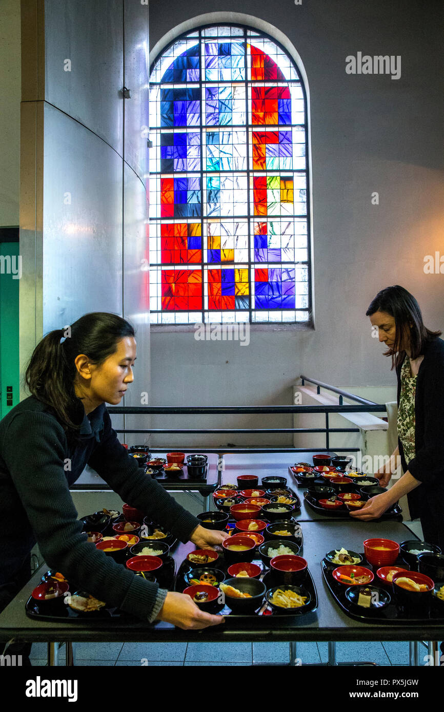 Ku Wai Chan zen-buddhistischen Mahlzeit Schüsseln in Paris, Frankreich. Stockfoto