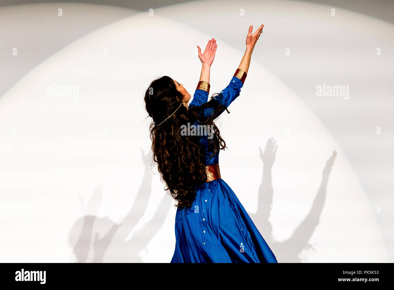 Tänzerin Kawtar Kel in Paris, Frankreich. Stockfoto