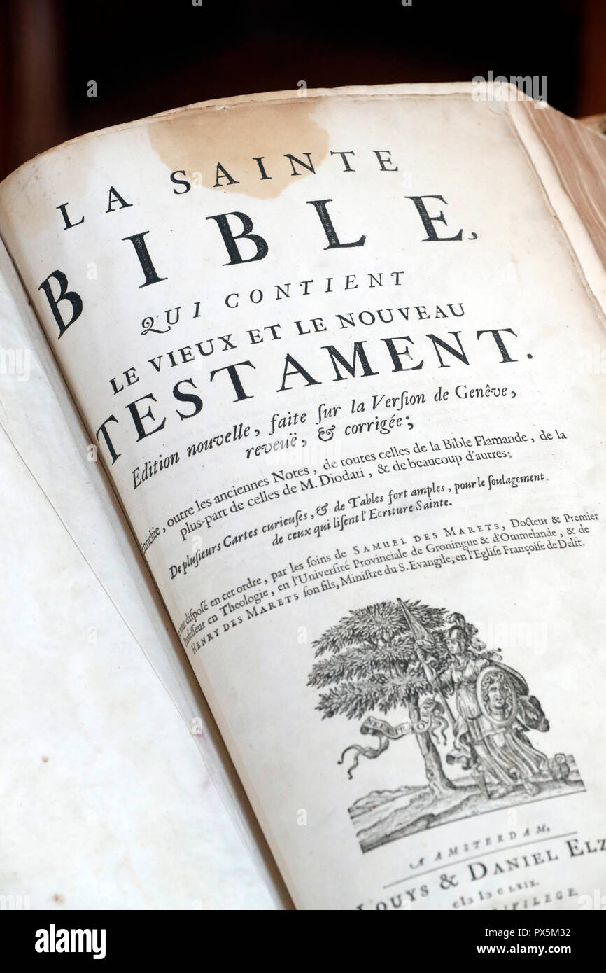 Alte Bibel in französischer Sprache, 1669. Altes und Neues Testament. Stockfoto