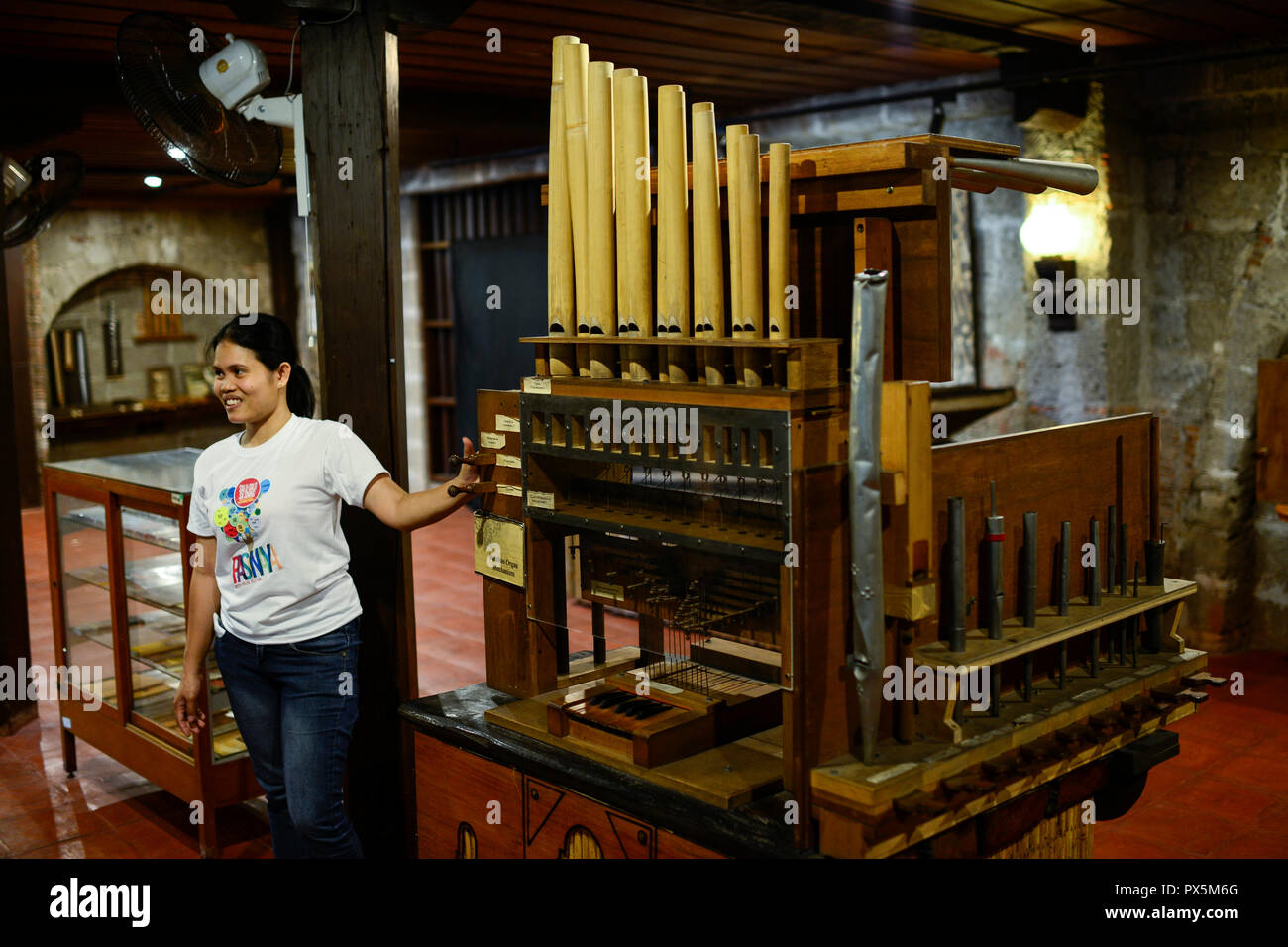 PHILIPPINEN, Luzon, Manila, Las Pinas, St. Joseph Kirche, Bambus Orgel,  Museum, Modell der Bambusorgel, sterben weltweit einmalige Bambusorgel  besteht aus 832 Bambus- und 122 Metallpfeifen und wurde 1821 gebaut  Stockfotografie - Alamy