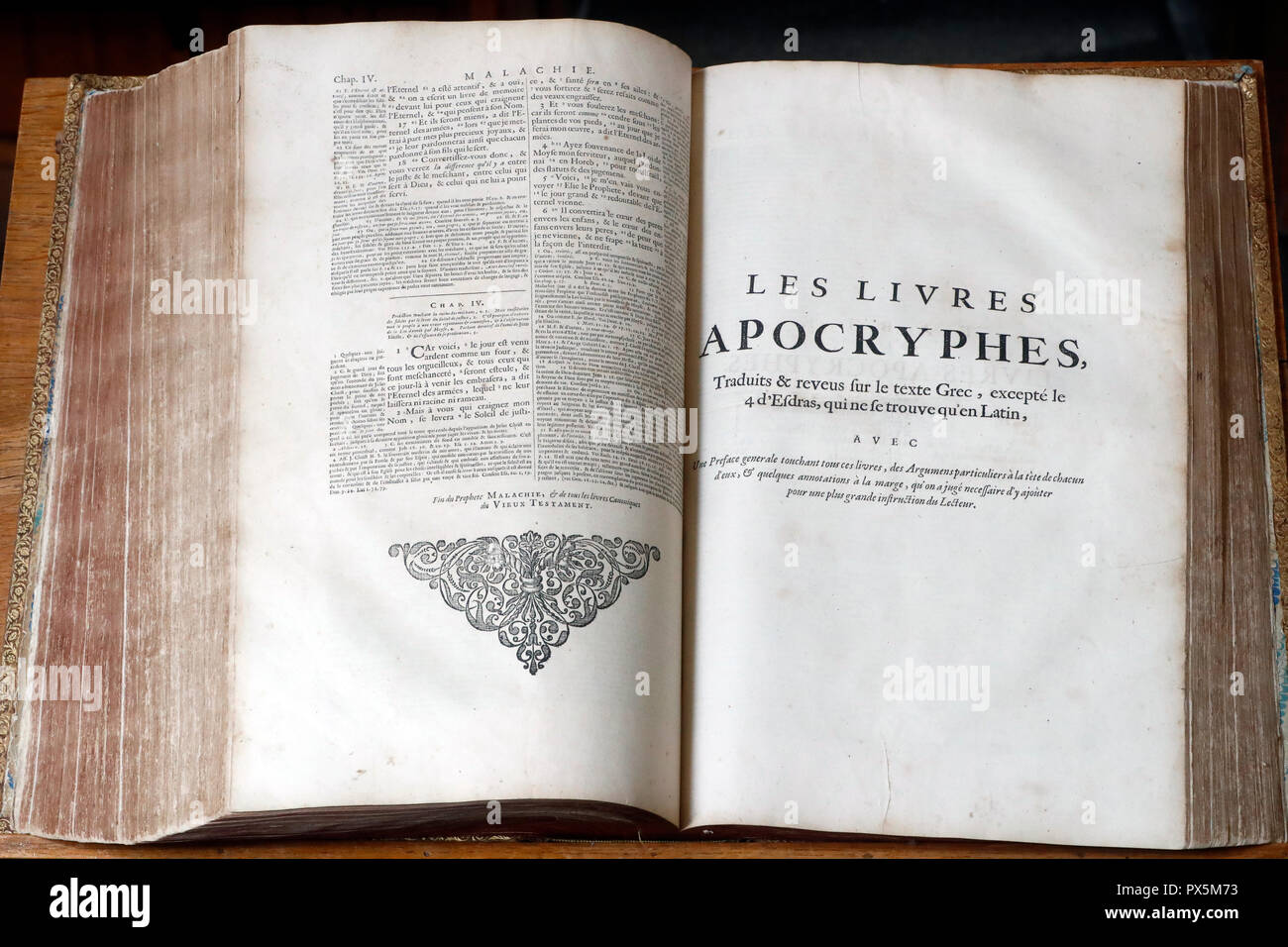 Alte Bibel in französischer Sprache, 1669. Alten Testament. Apokryphen. Stockfoto