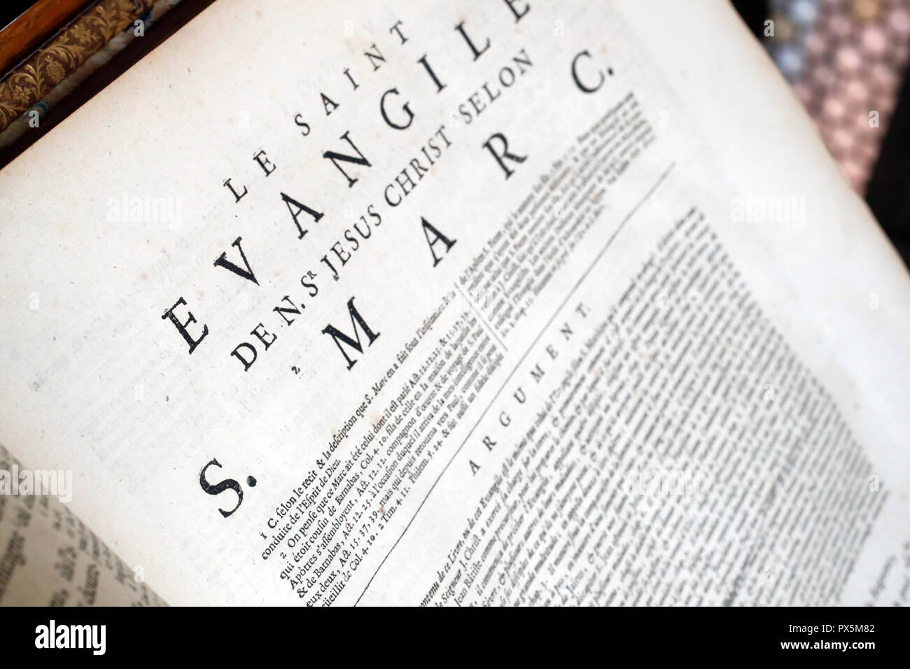 Alte Bibel in französischer Sprache, 1669. Neuen Testament. Evangelium. Mark. Stockfoto