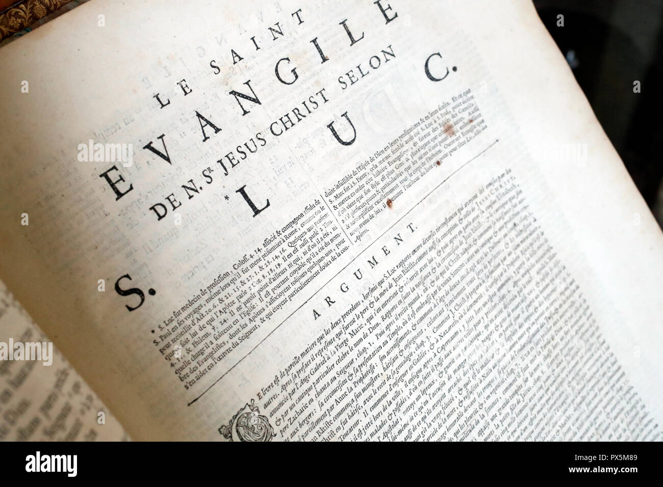 Alte Bibel in französischer Sprache, 1669. Neuen Testament. Evangelium. Lukas. Stockfoto