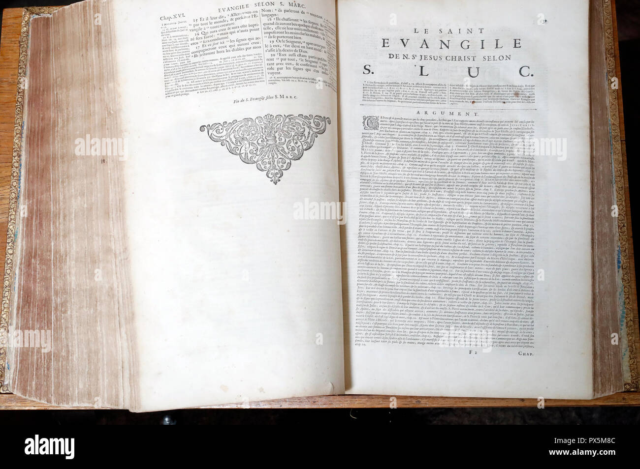 Alte Bibel in französischer Sprache, 1669. Neuen Testament. Evangelium. Lukas. Stockfoto