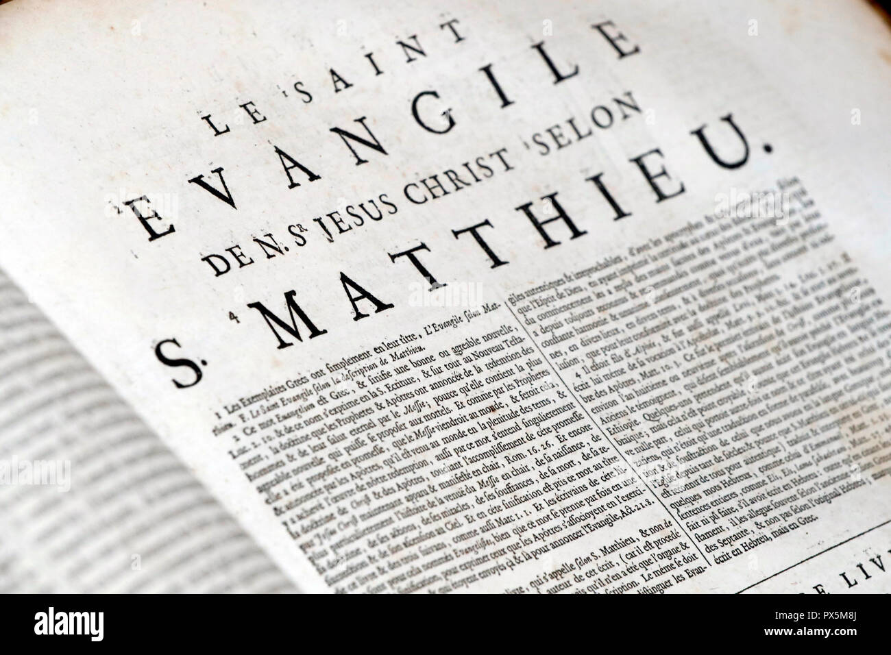 Alte Bibel in französischer Sprache, 1669. Neuen Testament. Evangelium. Stockfoto