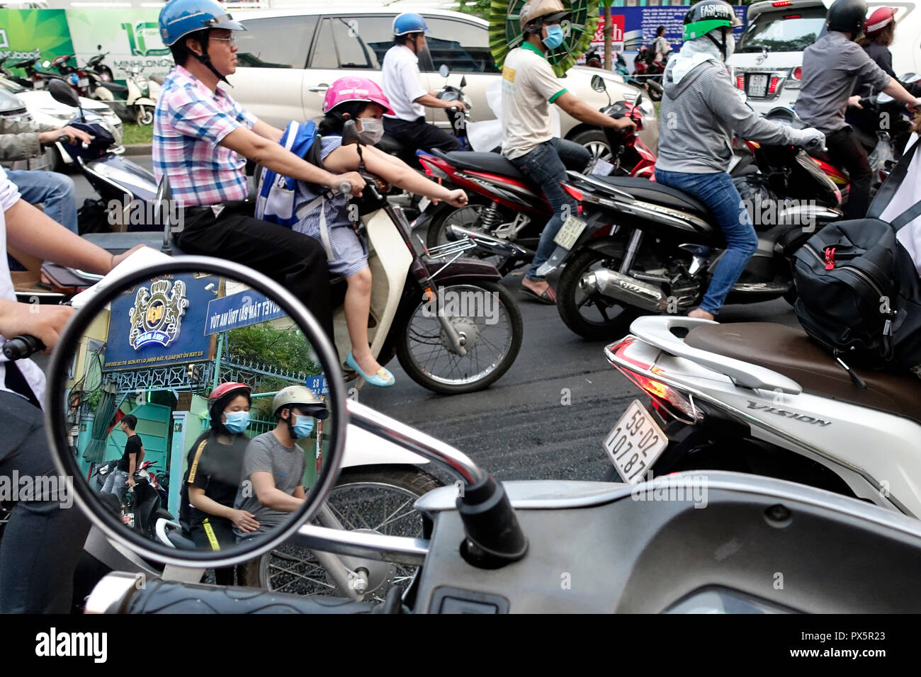 Motorroller auf Saigon Straße. Ho Chi Minh City. Vietnam. Stockfoto