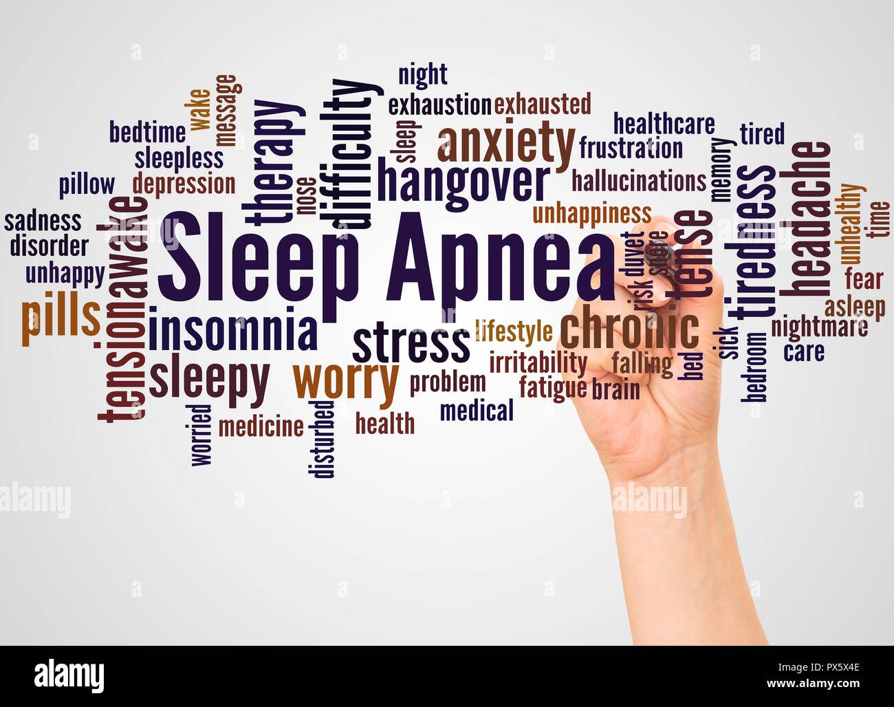 Schlafapnoe Wort cloud und Hand mit Marker Konzept auf weißem Hintergrund. Stockfoto