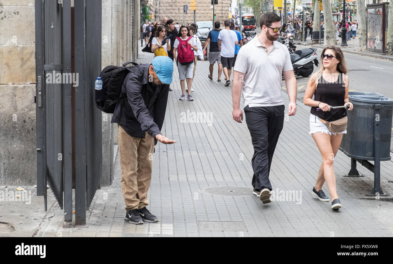 Stehen, noch, Bettler, betteln, auf der La Rambla, La Ramblas, berühmten, Straße, Tourismus, Touristen, Tourist, Anziehungskraft, Barcelona, Katalonien, Katalonien, Katalonien, Spanien, Stockfoto