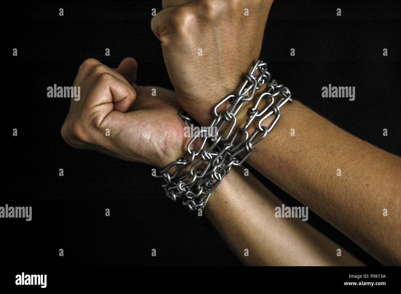 Hände, gefesselt mit Ketten Stockfotografie - Alamy