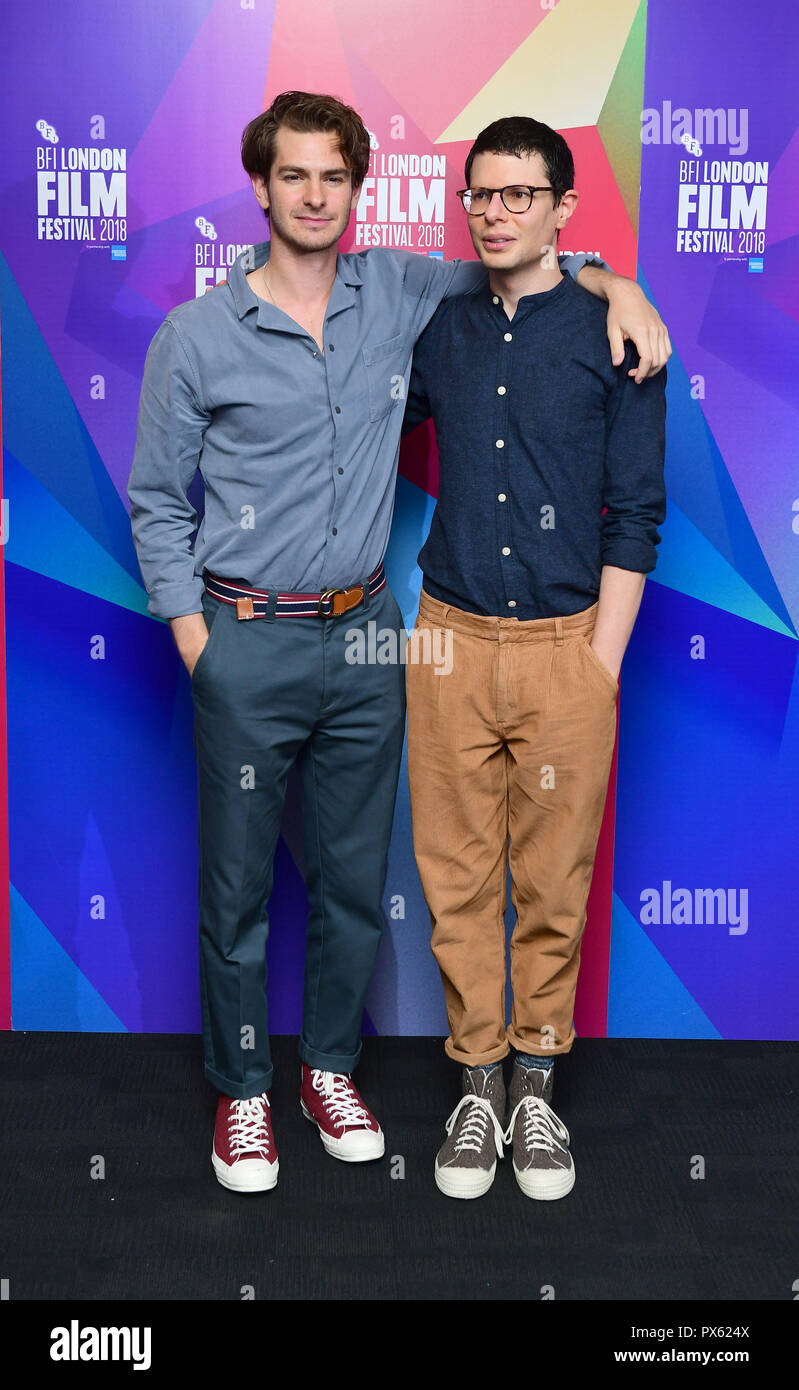 Andrew Garfield und Simon Amstell und besuchen die Benjamin Premiere im Rahmen der BFI London Film Festival am BFI in London. Stockfoto