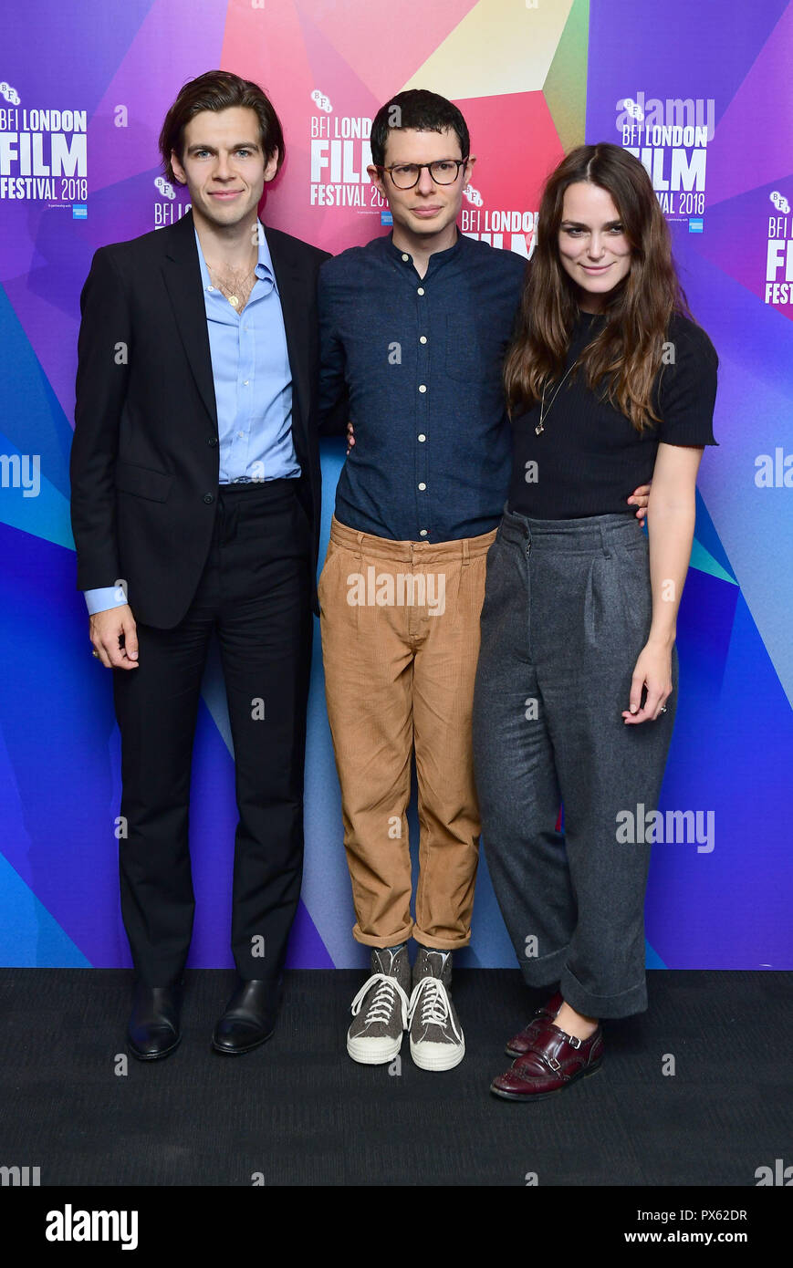 James Righton Simon Amstell Und Keira Knightley Und Besuchen Die Benjamin Premiere Im Rahmen Der Bfi London Film Festival Am Bfi In London Stockfotografie Alamy