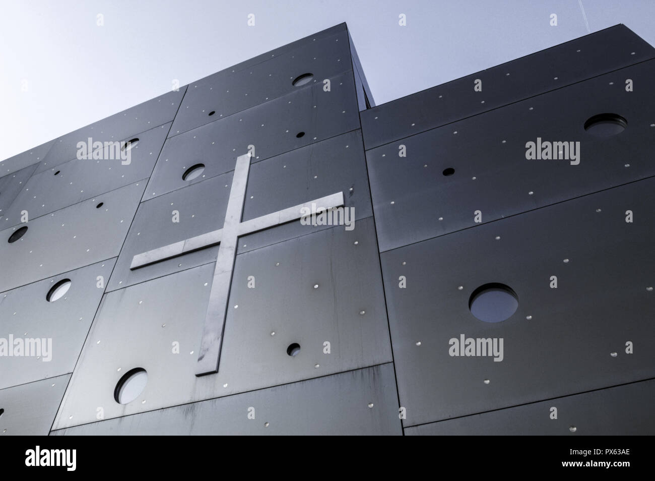 Moderne Kirche in der Nähe der UNO-City, Österreich, Wien, 22. Bezirk, Donaucity Stockfoto