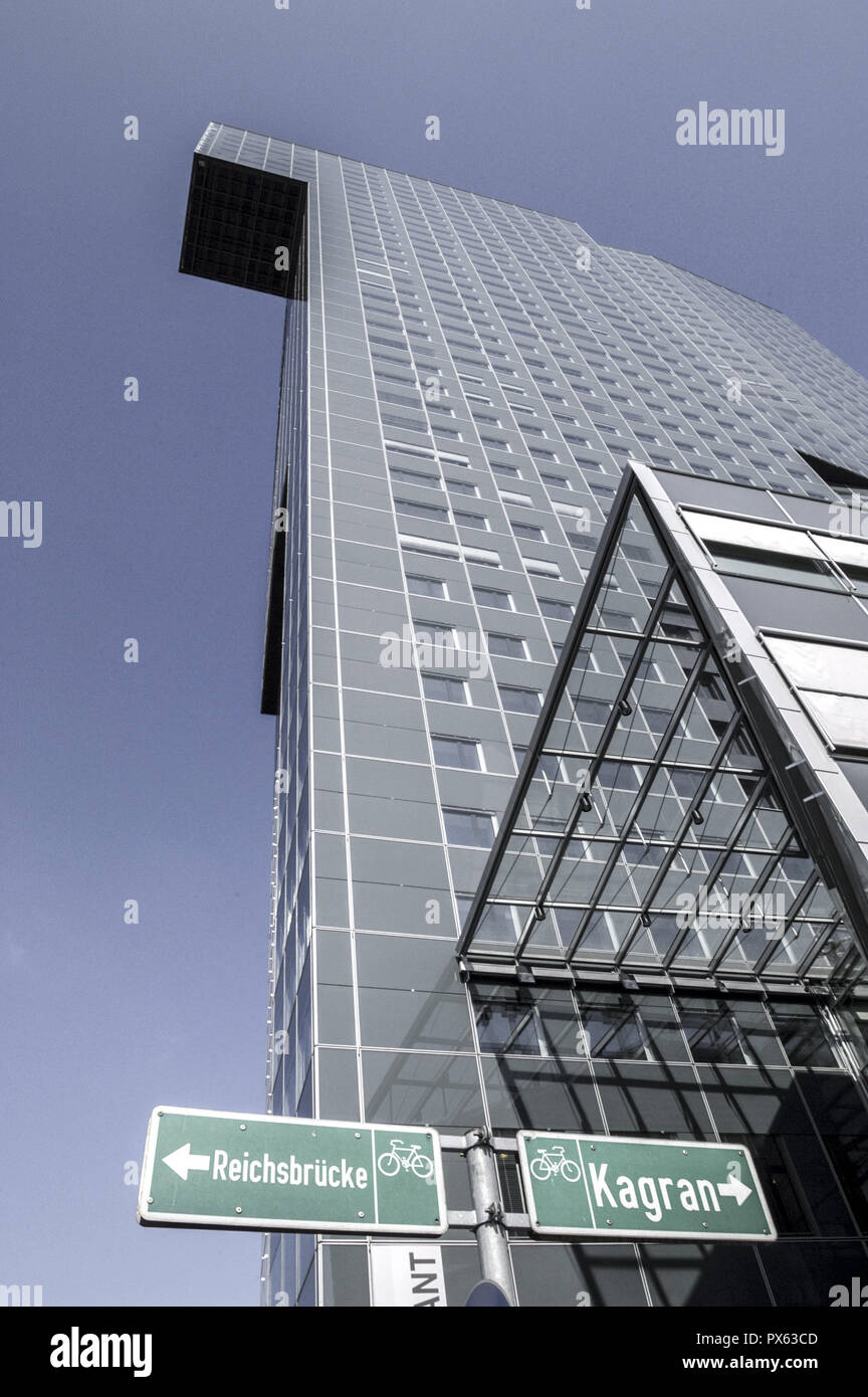 Modernes Gebäude in der Wagramerstrasse, Österreich, Wien, 22. Bezirk, UNO-City Stockfoto