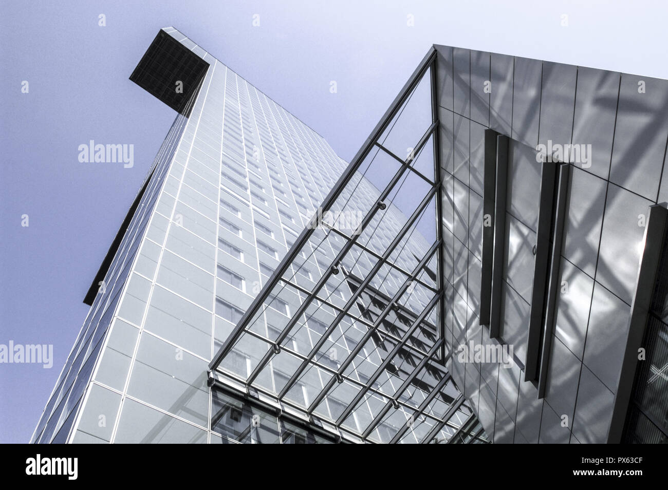 Modernes Gebäude in der Wagramerstrasse, Österreich, Wien, 22. Bezirk, UNO-City Stockfoto