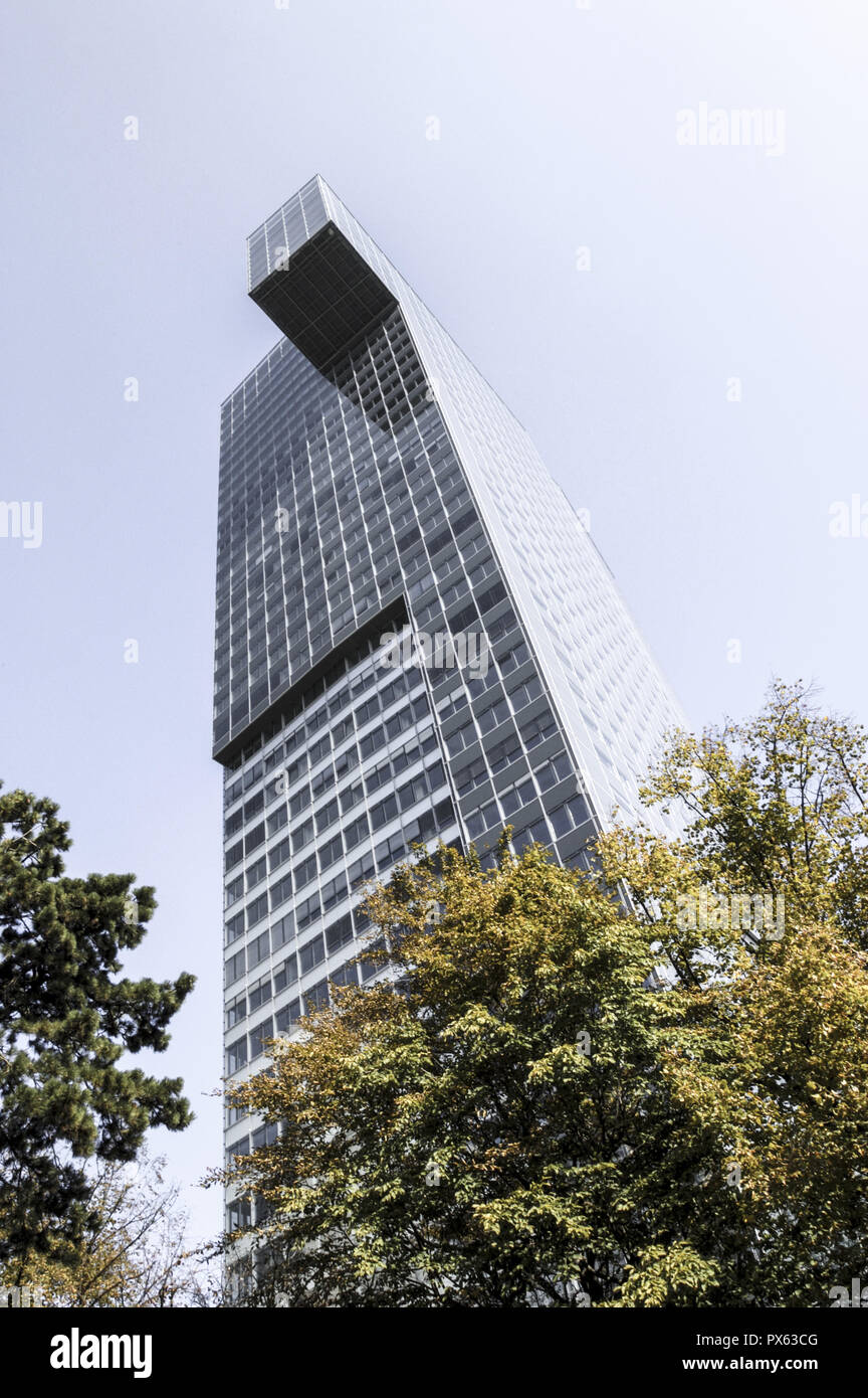 Modernes Gebäude in der Wagramerstrasse, Österreich, Wien, 22. Bezirk, UNO-City Stockfoto