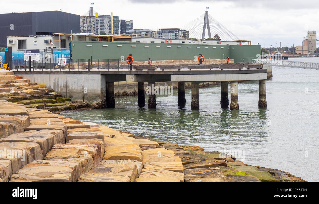 Herzöge Pier und Sandsteinblöcken in Nawi Cove Barangaroo Sydney, NSW, Australien. Stockfoto