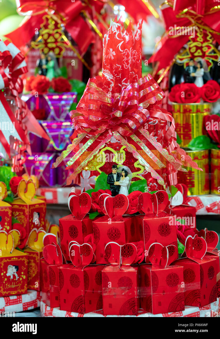 Das Geschenk Paket Tee, Mooncakes, verzierte Gegenstände auf dem Markt verkauft und die Bedürfnisse der Hochzeit Zeremonien dienen Stockfoto