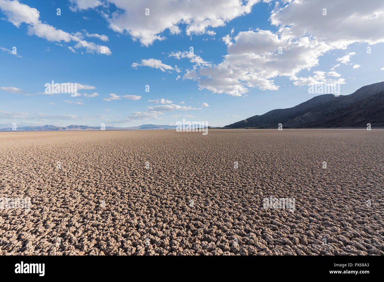 Trockene Wüste See am Ende der Mojave River in der Mojave National Preserve zwischen Los Angeles und Las Vegas in Südkalifornien. Stockfoto
