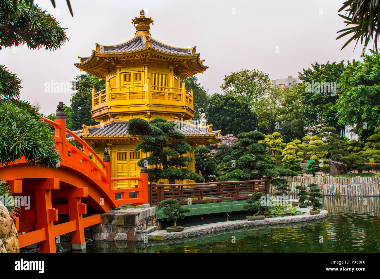 Die Pagode im Chi Lin Nunnery und Nan Lian Garden, Kowloon, Hong Kong, China. Stockfoto